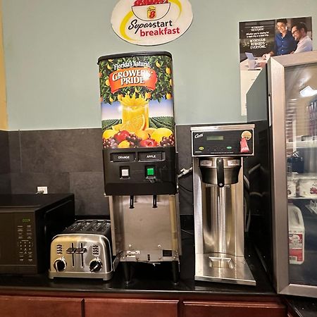 Super 8 By Wyndham Richfield Cleveland Ξενοδοχείο Εξωτερικό φωτογραφία